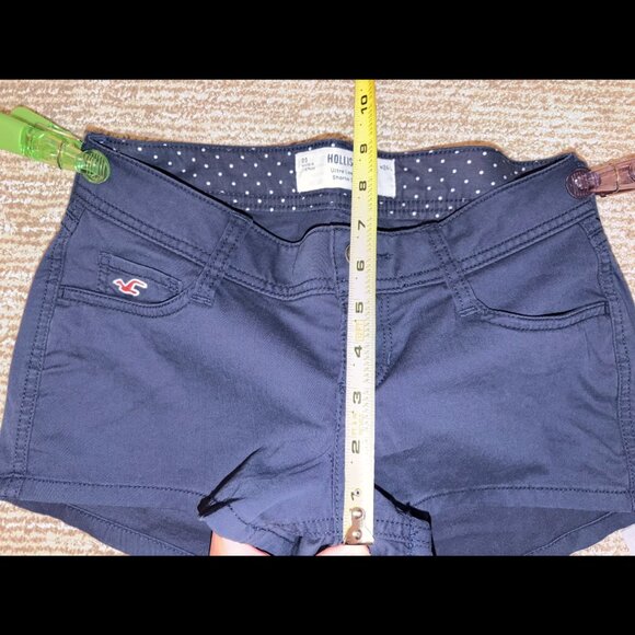 Hollister - Ultra Low-Rise Twill Shortie Shorts (00, w24) - Picture 4 of 5